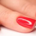 Czy manicure hybrydowy rzeczywiście przedłuża paznokcie?