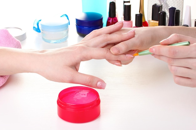 Jak często powinno się robić paznokcie żelowe?