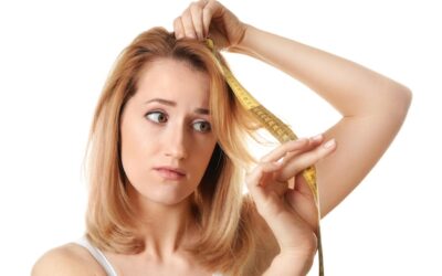 Jak nadać włosom objętość u nasady bez tapirowania?