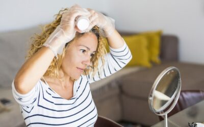 Jak skutecznie poradzić sobie z łuszczącą się skórą głowy?