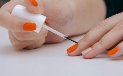 Jaki lakier hybrydowy sprawdzi się najlepiej do francuskiego manicure?