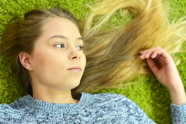 Jakie naturalne sposoby pozwolą szybko rozjaśnić włosy?