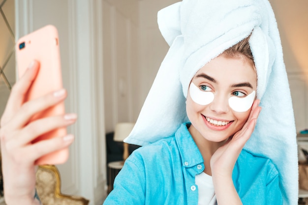 Naturalne sposoby na nawilżenie twarzy w domowym zaciszu