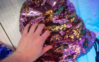 Jak nałożyć brokat na hybrydę żeby uzyskać efekt glamour?