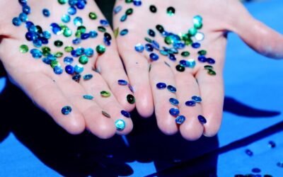 Jak nałożyć brokat na paznokcie hybrydowe żeby uzyskać trwały efekt?