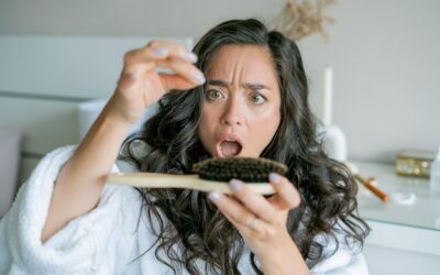 Jak odżywić zniszczone włosy po sezonie letnim?